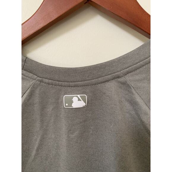 The Nike Tee Dri Fit Men Size S Shirt Gray MLB Baseball 3/4 Sleeve Athletic Cut - Picture 6 of 6